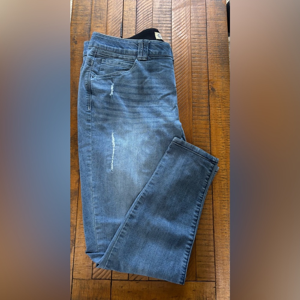 Democracy Skinny Jeans in Medium Blue Wash